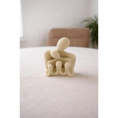 Gezinsbeeldje 3 kinderen beige 